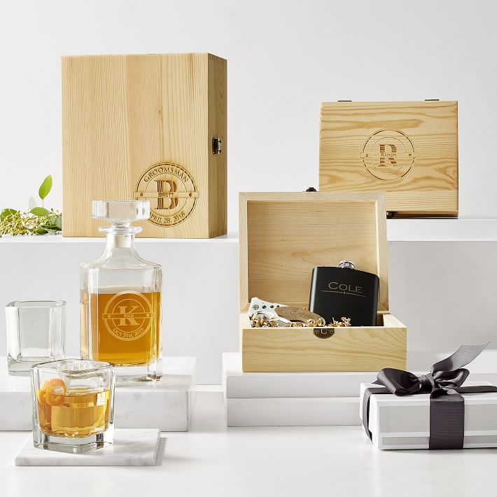 wooden gift set, flask and knife
