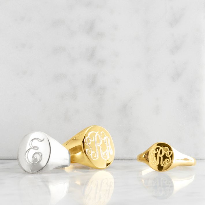 Sarah Chloe Classic Oval Signet Ring