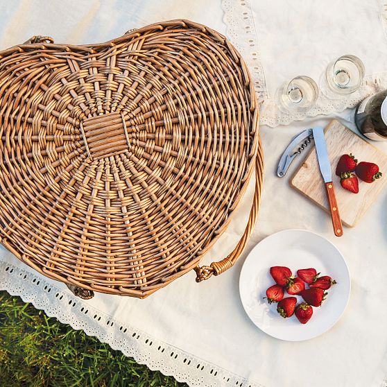 Heart Picnic Basket, Set for 2