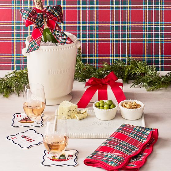 Scalloped Tartan Plaid Dinner Napkins, Set of 4