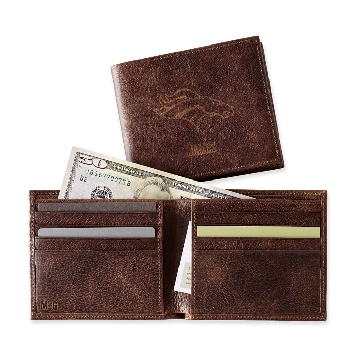 A slim wallet made from pigskin leather with a burnished finish as an awesome gift for men on valentine