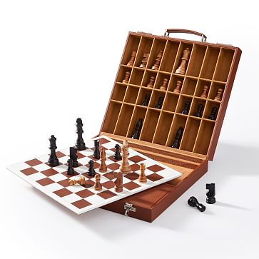  Three or Four Players Chess Set：A Leather Game Mat +