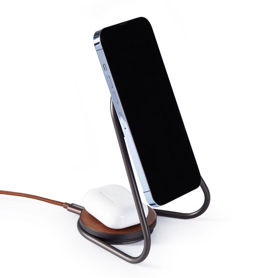 Courant Wireless Dual Charging Stand