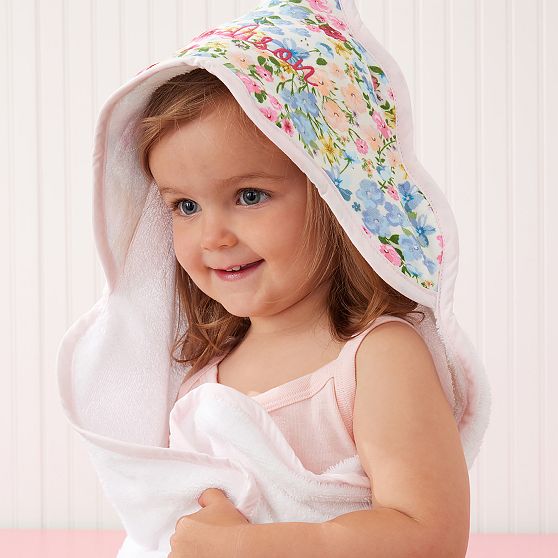 Kids Scalloped Hooded Bath Towel | Mark and Graham