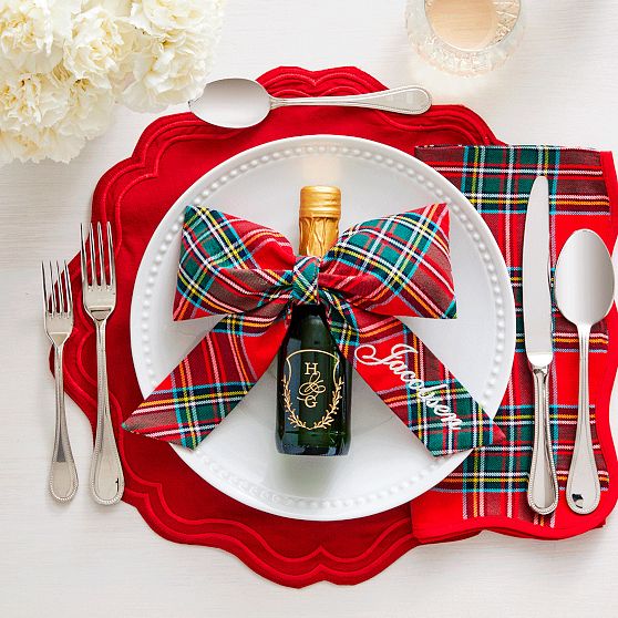 Scalloped Tartan Plaid Dinner Napkins, Set of 4