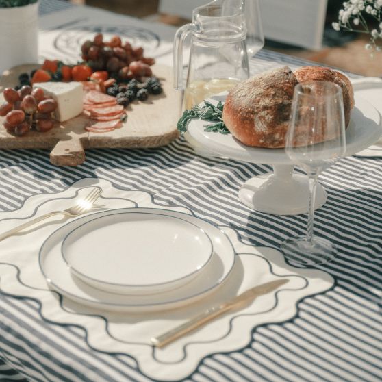 Business &amp; Pleasure Wavy Placemat, Set of 4