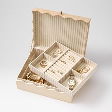 Scalloped Raffia Jewelry Box
