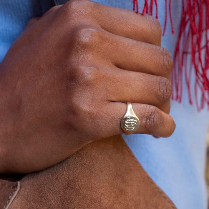 Sarah Chloe Monogrammed Classic Oval Signet Ring | Mark and Graham